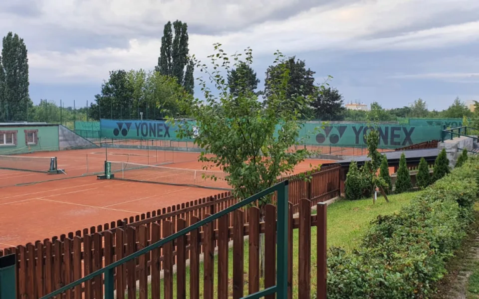 Tenisový klub Lob S.A. Bohnice chystá tenisové kempy. Není to žádná spartakiáda, říká trenér