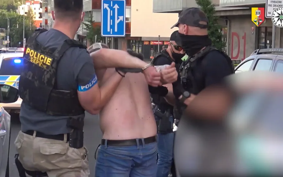 Kriminalisté zadrželi organizovanou skupinu, která kradla zboží v obchodních centrech