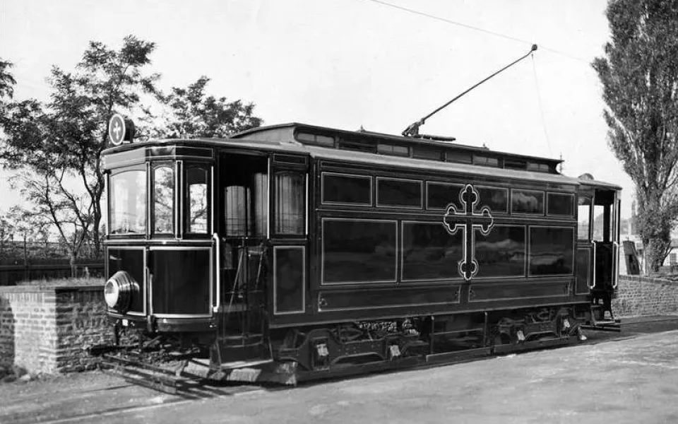 Černá Máry jezdila po Praze dva roky. Pohřební tramvaj vozila těla mrtvých vojáků