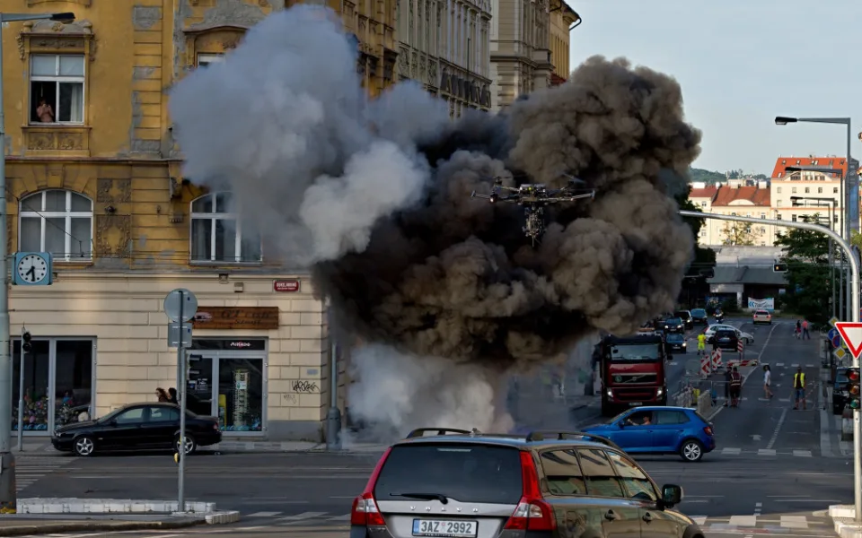 Natáčení zahraničních filmů v Praze potrvá ještě týden. Podívejte se na přehled, kde na filmaře narazíte