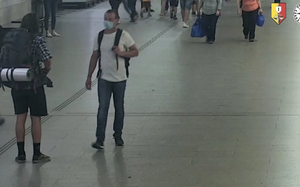 V Holešovicích došlo ke znásilnění. Policisté pátrají po důležitém svědkovi