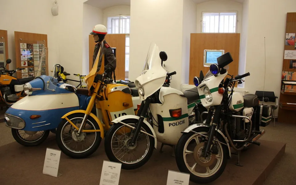historické policejní motocykly v Muzeu policie ČR na pražském Karlově