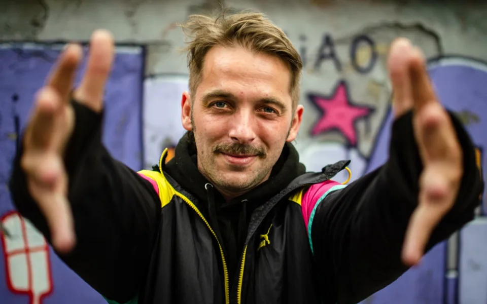 Metoděj Constantine: Citlivý rapper, mistr republiky ve slam poetry a žižkovský patriot