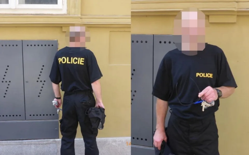 Opilý falešný policista v Praze. Rád se převléká do uniformy, aby měl zdarma MHD