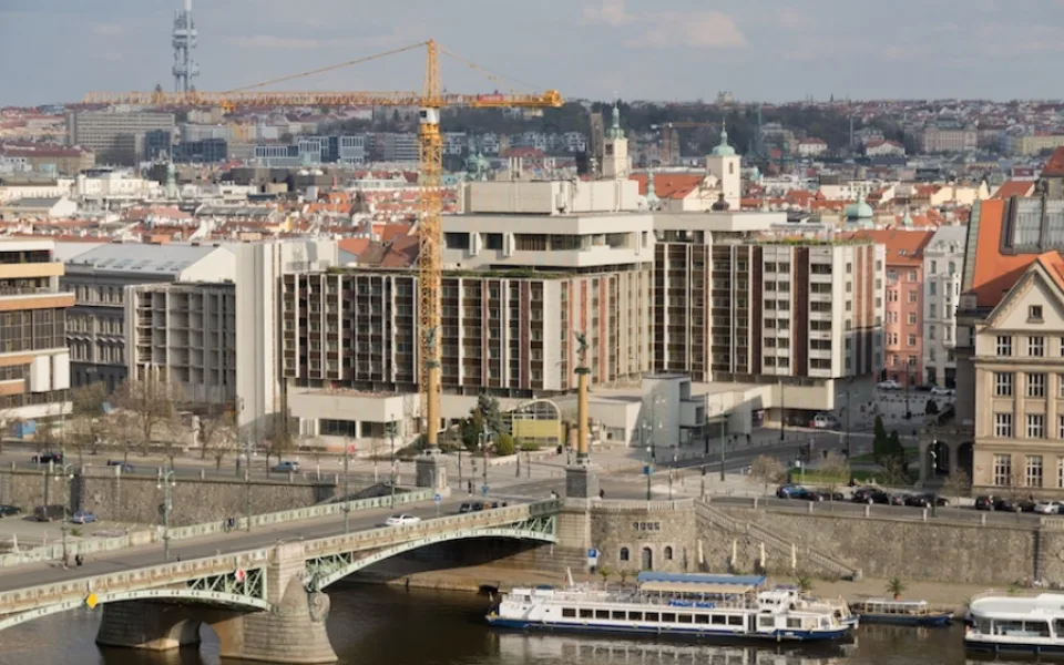 Pražané se odvolávají proti obchodnímu domu vedle hotelu Intercontinental