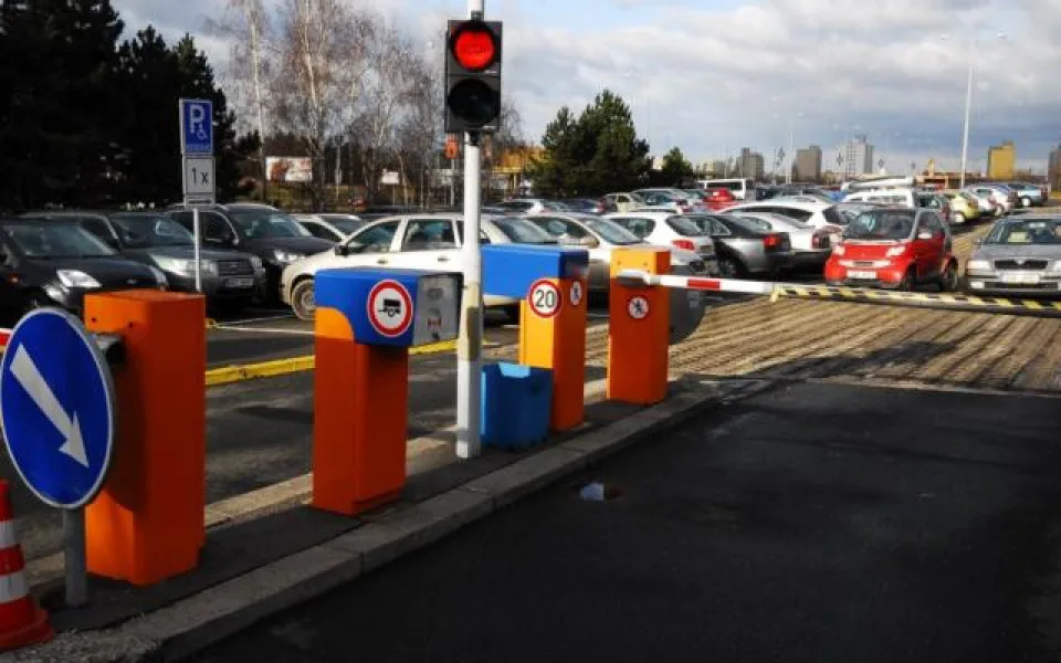 Praha od srpna zdraží stání na většině P+R parkovišť