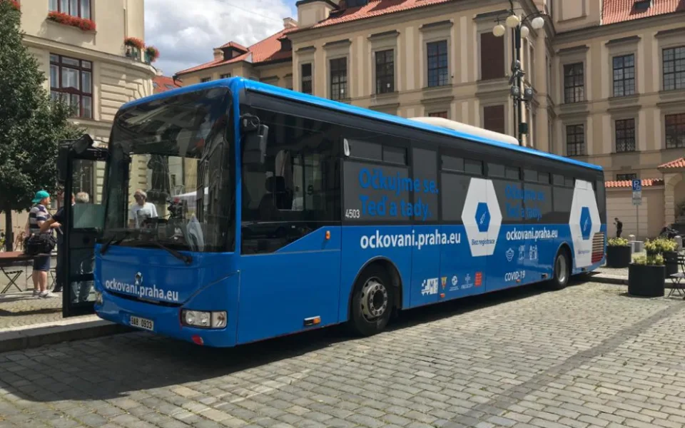 Prahou bude jezdit očkovací autobus. Zamíří na náplavku i do Stromovky