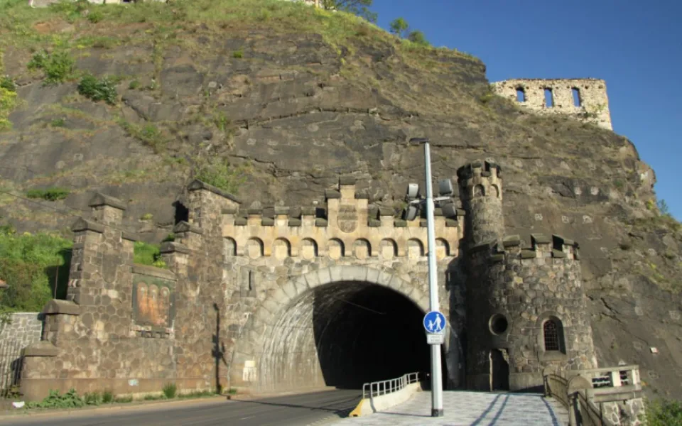 Vyšehradský tunel se uzavře. Neprojedou auta ani tramvaje