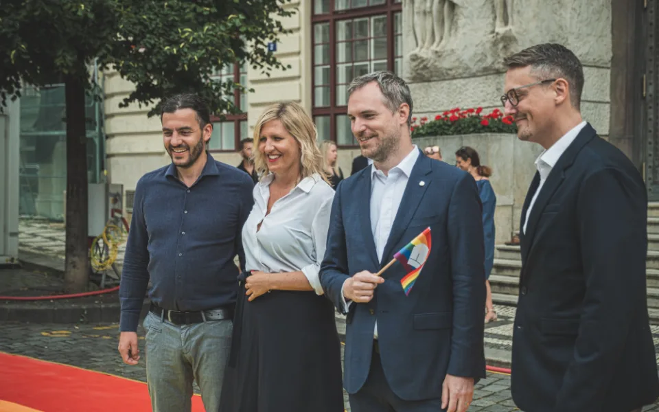 Pražští radní vyzvali firmy, aby neinzerovaly na dezinformačních webech