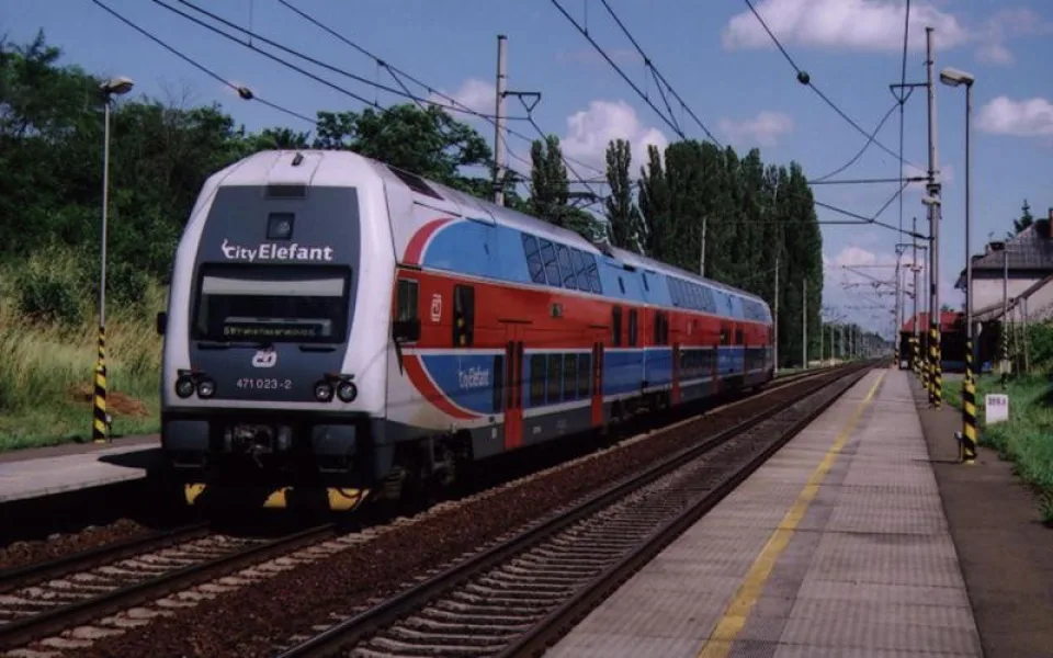 Pražské příměstské vlaky svezly loni o dvacet milionů lidí meziročně méně