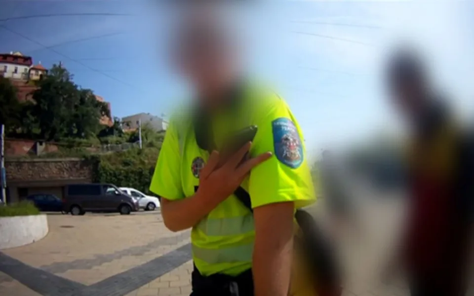 Po Brně chodil falešný pražský strážník. Službu mu překazili skuteční městští policisté