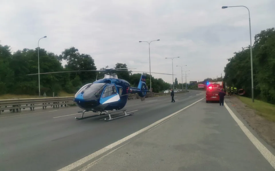 Dopravní nehoda uzavřela Jižní spojku. Na místě zasahoval vrtulník