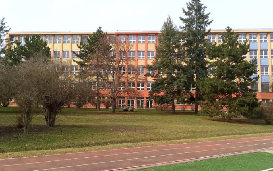 Kvůli šíření koronaviru se v Praze 3 od středy uzavře ZŠ Chmelnice