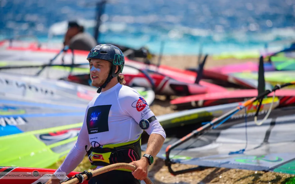 Doufám, že se windsurfing do povědomí veřejnosti opět vrátí, přeje si šampion Petr Čech