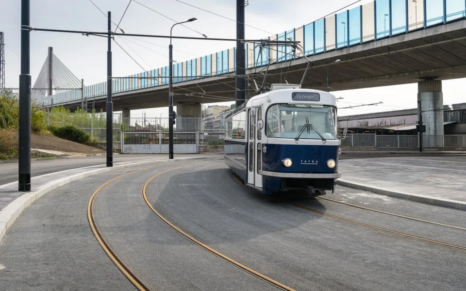 Tramvajová smyčka na Zahradním Městě je dokončena. Vlaková zastávka bude v provozu od 24. září