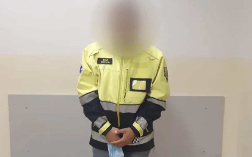 Policisté dopadlo zloděje v bundě záchranáře, který si vykračoval po I. P. Pavlova