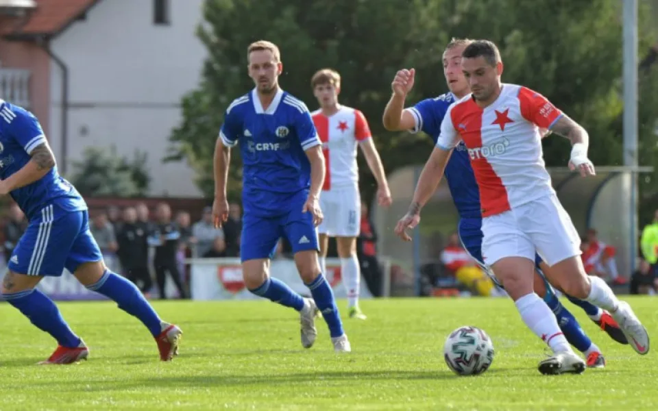 Slavia odvrátila ostudu v poháru. Po poločase prohrávala ve Velvarech 0:2, nakonec postupuje