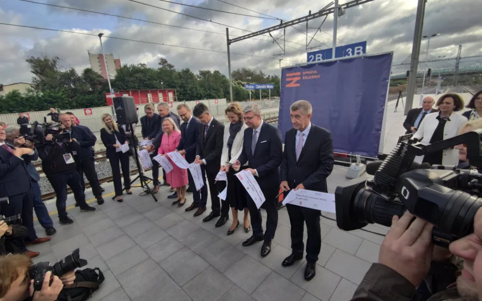 Praha má nové vlakové nádraží. Ode dneška se cestující svezou na Zahradní Město