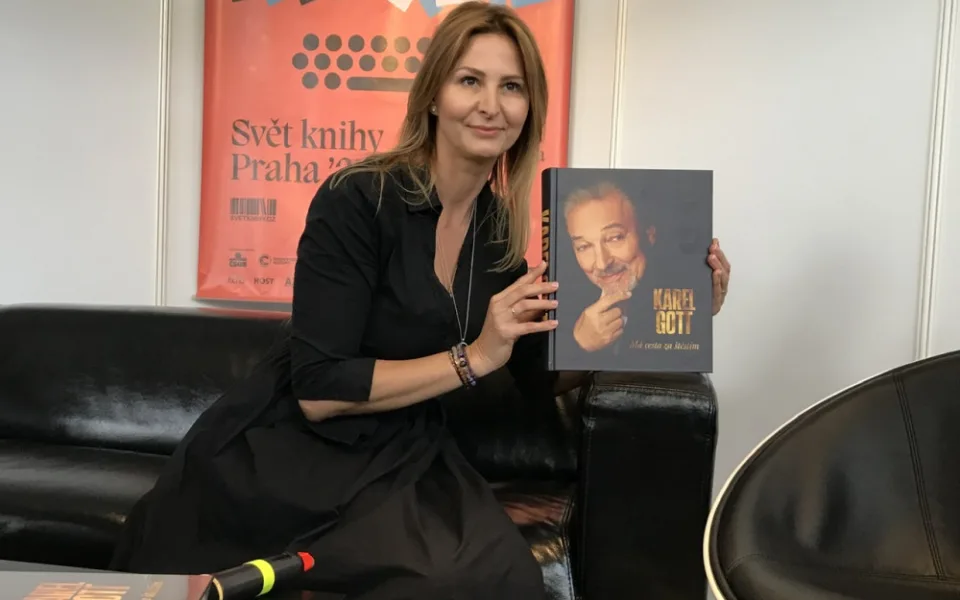 Ivana Gottová představila autobiografii Karla Gotta Má cesta za štěstím