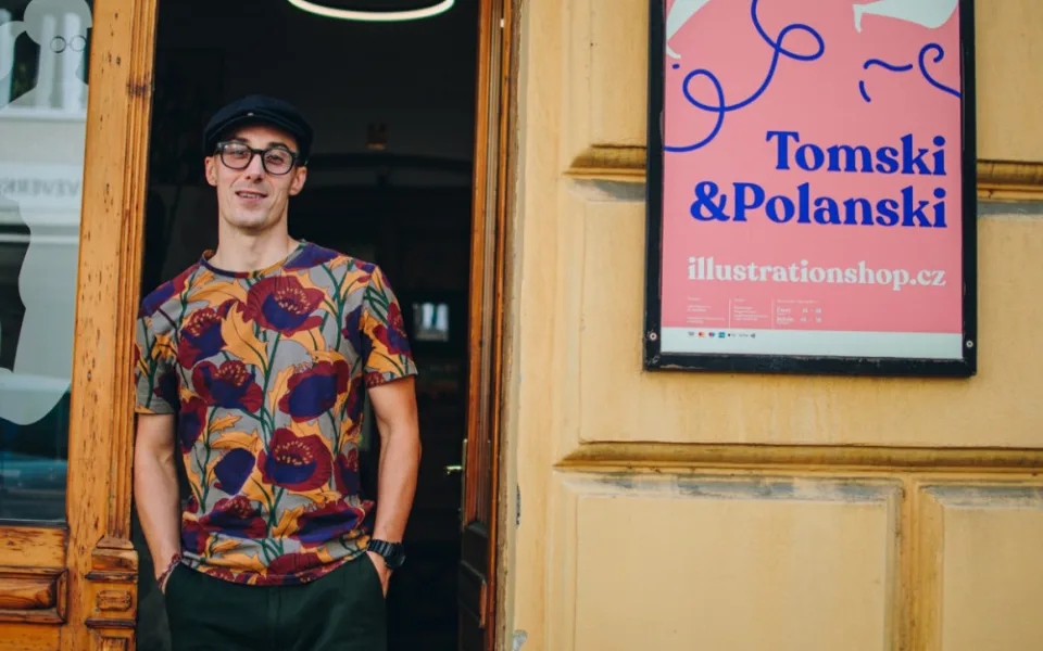 Beru jako zázrak, že si něco nakreslím a lidi si to chtějí pověsit na zeď, říká ilustrátor Luke Tomski