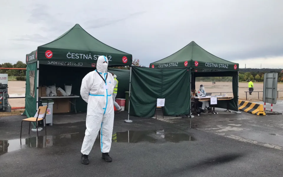 V drive-in stanovištích včera v Praze volilo do Sněmovny 282 lidí