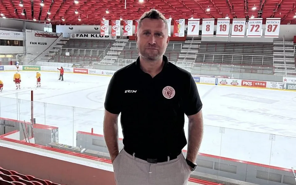 Jaroslav Bednář je klubová legenda hokejové Slavie, teď jí dělá sportovního manažera