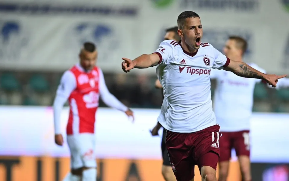 Sparta porazila v 11. kole první ligy Pardubice 4:2. Na vedoucí Plzeň tak ztrácí čtyři body