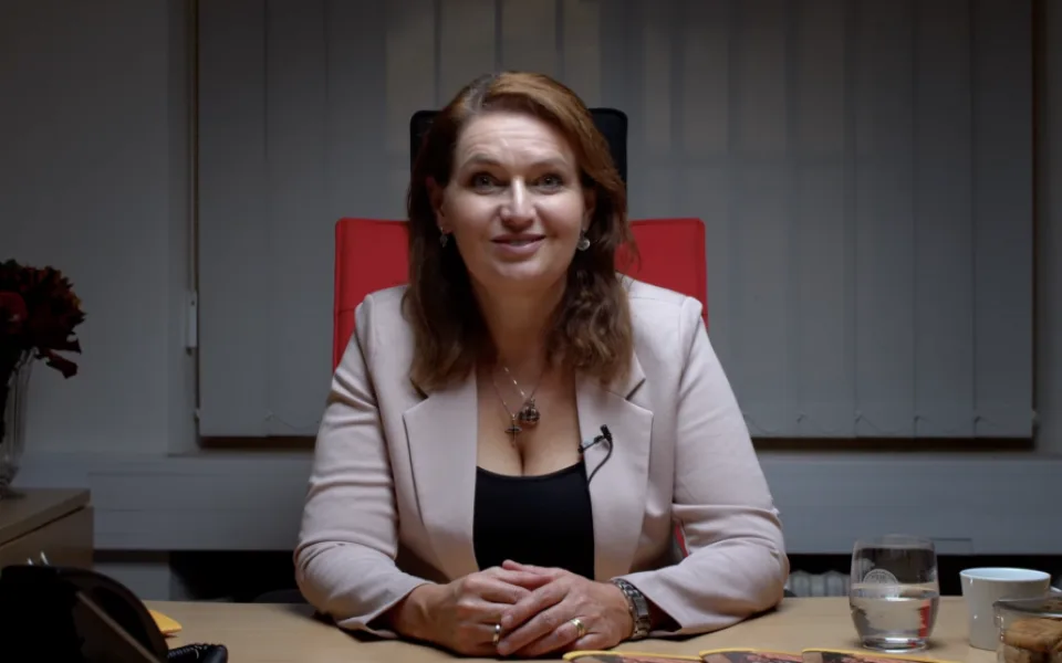 První žena v čele Univerzity Karlovy. Rektorkou se dnes stala Milena Králíčková