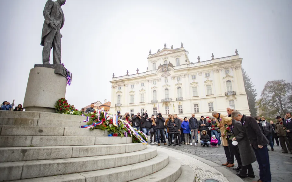 Česko si připomnělo vznik státu. V Praze proběhla největší pieta na Vítkově