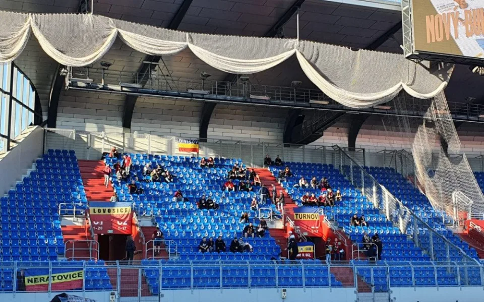 Spartě chyběl v Ostravě pověstný dvanáctý hráč. Fanoušci nestihli zápas kvůli zpoždění vlaku