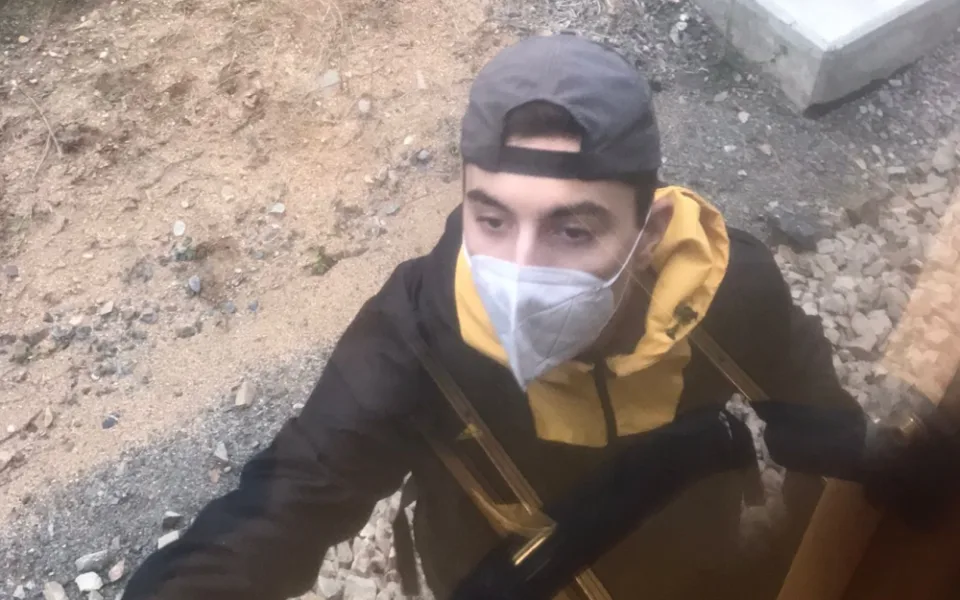 Partička sprejerů se sesypala na stojící vlak. Celou dobu je natáčel zaměstnanec drah.