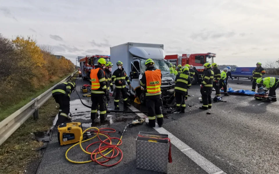 U vážné nehody na D1 zasahoval i vrtulník. Řidič utrpěl mnohačetná zranění, je v umělém spánku