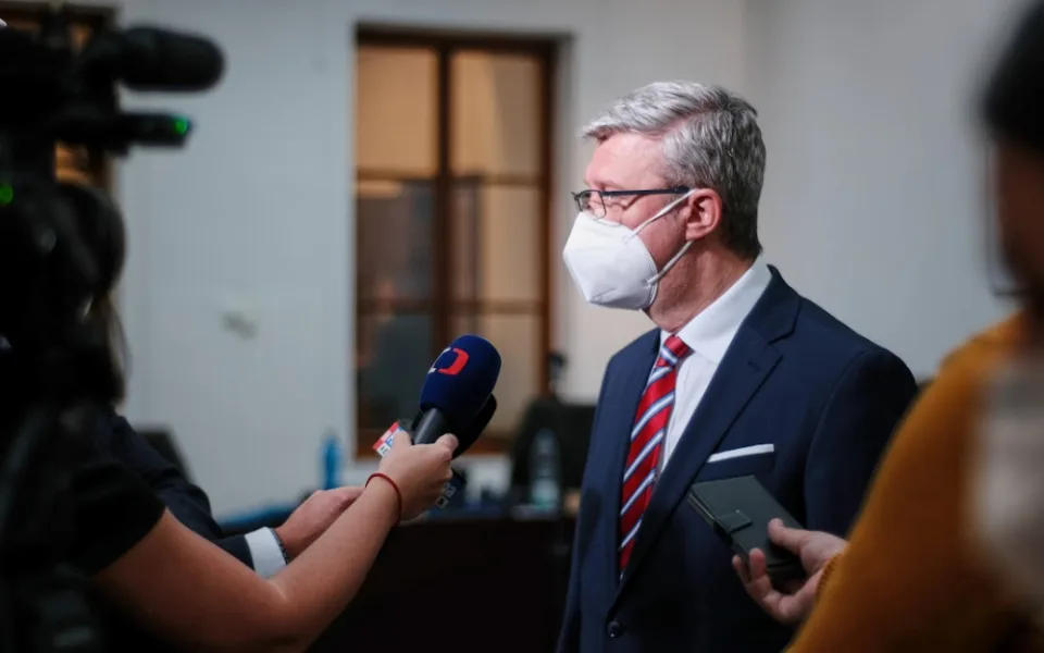Sněmovna zhruba po měsíci obnovila svou činnost, poslanci složili slib