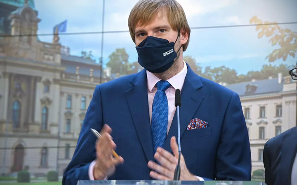 Ministerstvo podává trestní oznámení na Landovu iniciativu. Obviňuje ji ze sabotáže