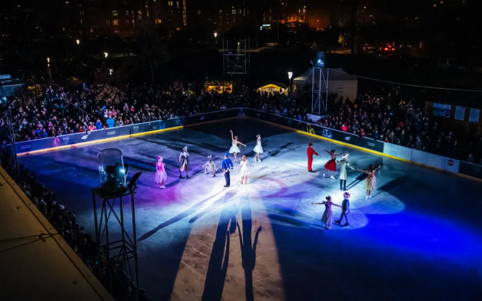 Přivítejte advent s krasobruslařskou, akrobatickou a multimediální show