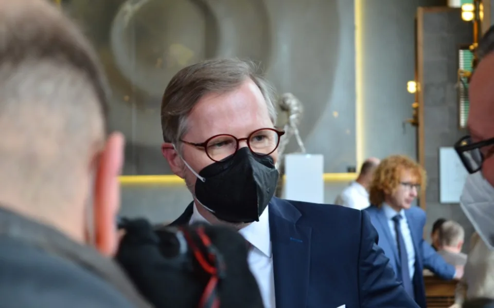 Fiala obědval s disidenty. Jsme připraveni okamžitě převzít vládu, řekl