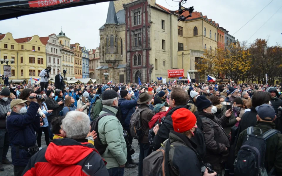 Na Staromáku se sešly tisíce lidí. Milion chvilek chce společného kandidáta na prezidenta