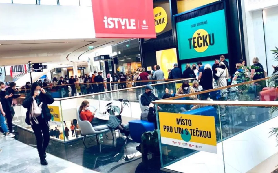 Páteční fronty na Chodově.