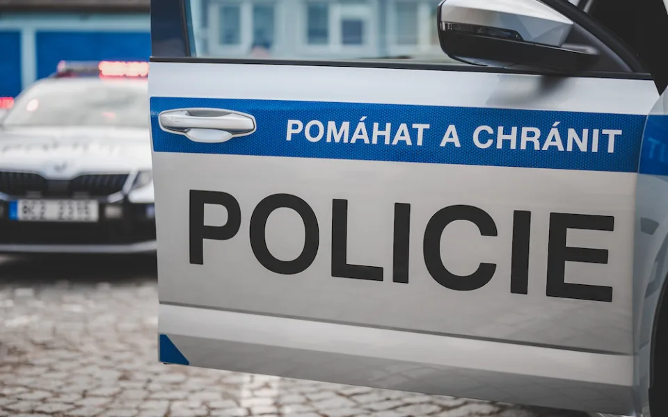 Policie pátrá po seniorovi. Ztratil se cestou z obchodního centra na Černém Mostě