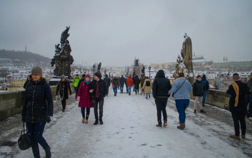 FOTOGALERIE: Praha pod sněhem. Podívejte se na fotky ze zasněženého hlavního města