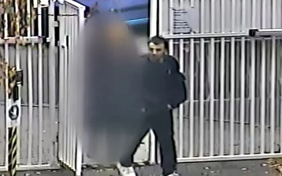 Muž měl znásilnit ženu v Praze. Nalákal ji na to, že potřebuje pomoci s filmem, který natáčí