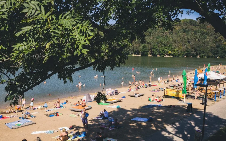 Praha chce od státu koupit areál u Hostivařské přehrady