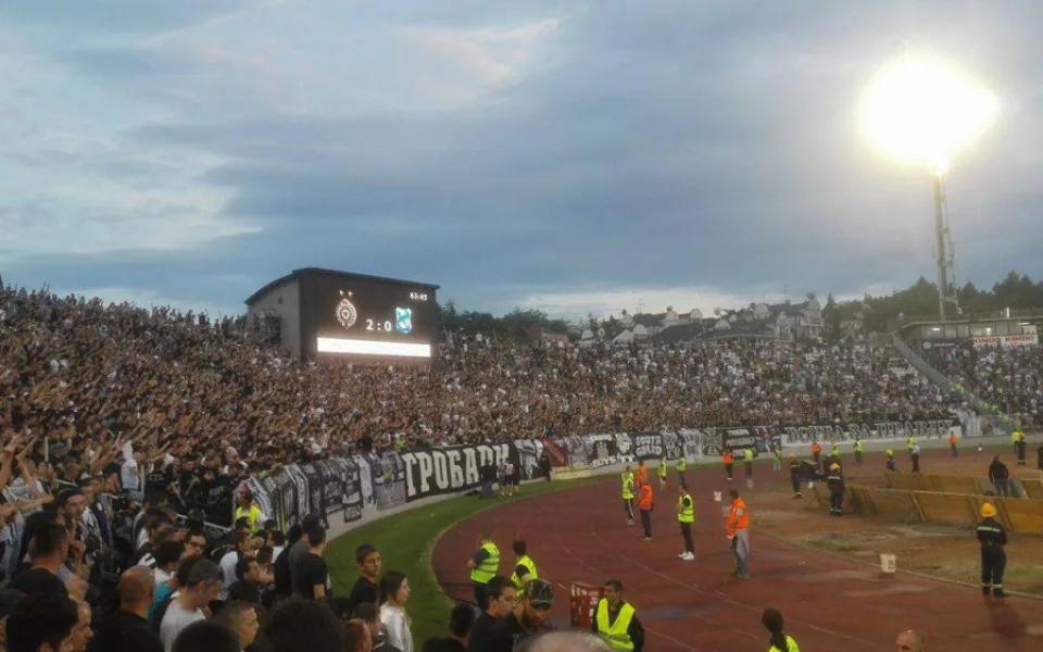 Fanoušci Partizanu Bělehrad známí jako Grobari