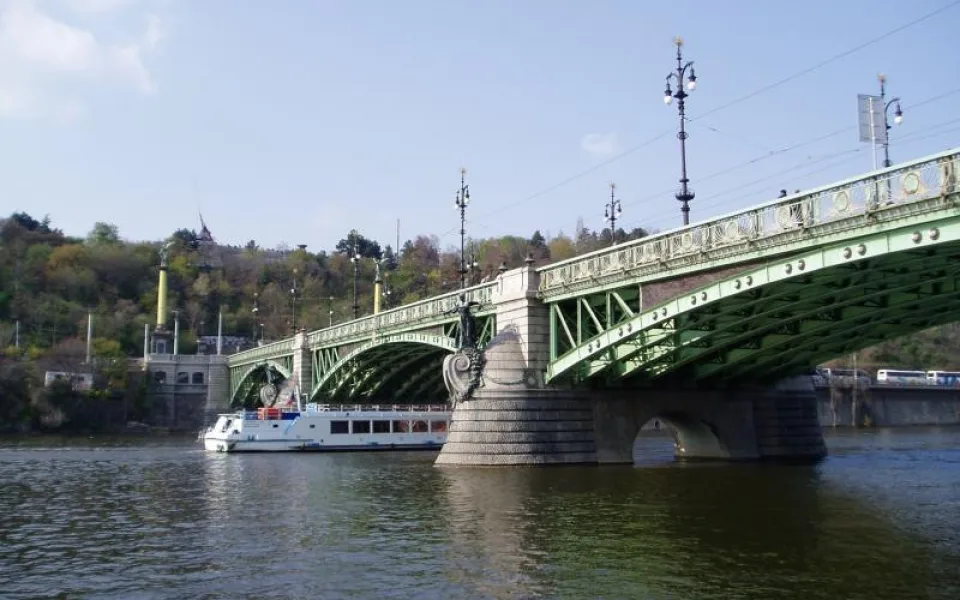 Hydry na Čechově mostě budou chrlit vodu. Město připravuje rekonstrukci stavby.