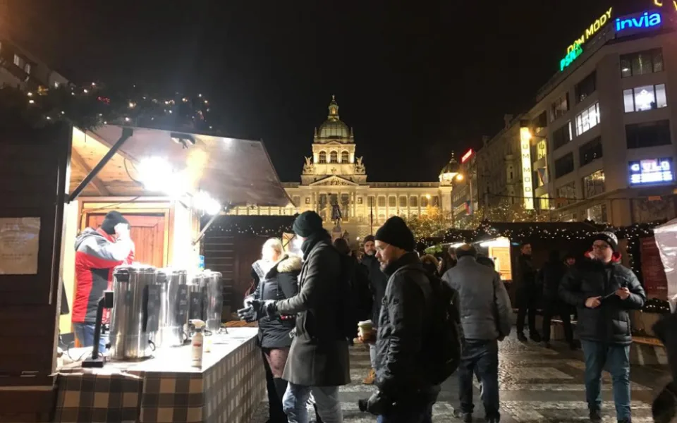 Policie řeší trhy na Václaváku kvůli obcházení vládních opatření