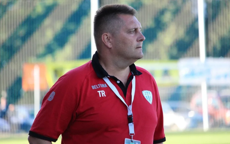 Sedmačtyřicetiletý Miloslav Brožek pracoval jako asistent trenéra ve Vlašimi, poté trénoval Táborsko, které mimo jiné vrátil do druhé nejvyšší soutěže.