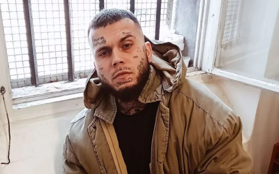 Kontroverzní rapper Beránek natočil ve vězení klip. Kde přišel k telefonu, šetří vězeňská služba.