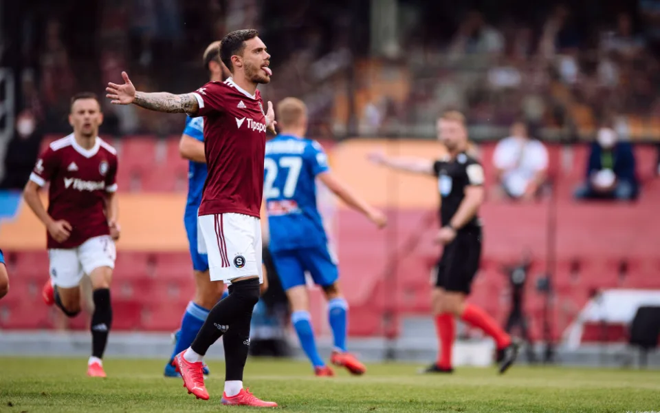 Záložník Karlsson odchází ze Sparty. Posílí japonský klub Urawa Red Diamonds.