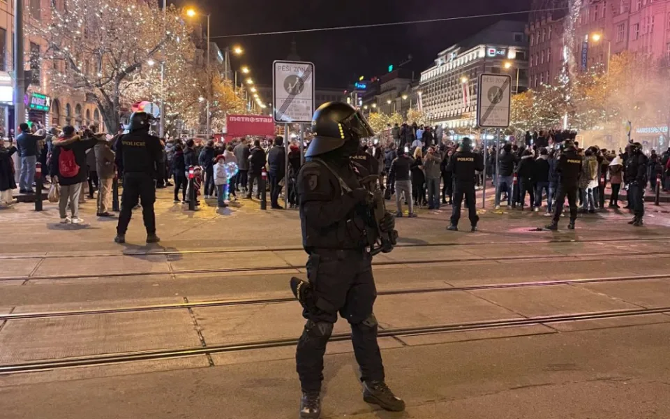 Pražští policisté na silvestra zasahovali hlavně kvůli pyrotechnice. Zajistili deset lidí