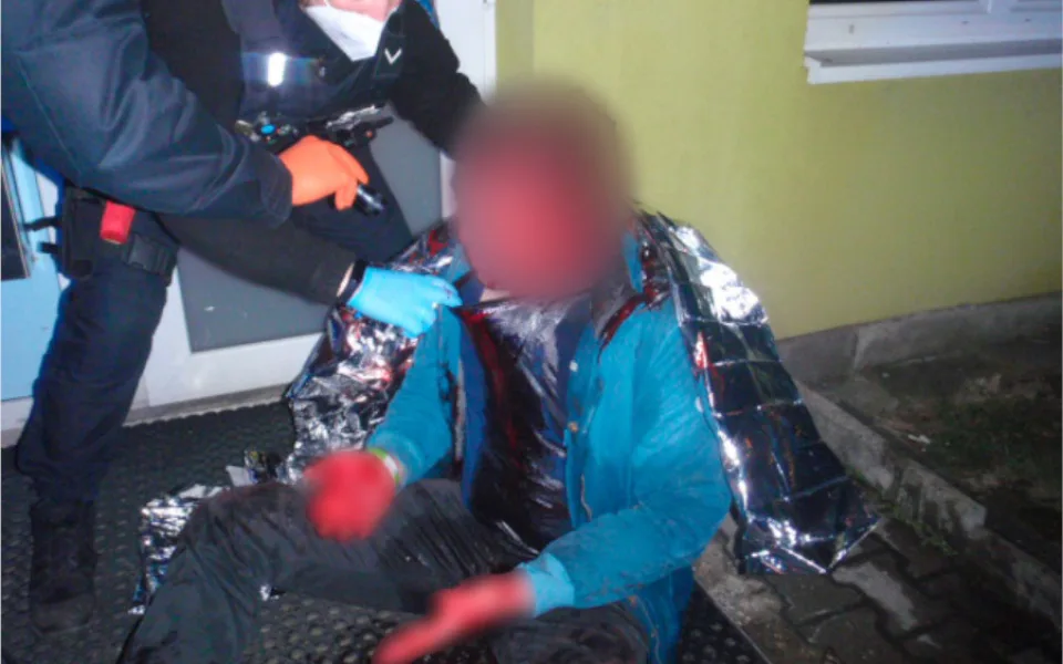Policisté zachránili opilého muže. Manželka poslala dojemné poděkování